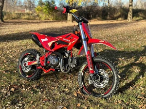 Transmission: Denago MX1 4-speed semi-automatic transmission
Electric Start: Denago MX1 electric start and backup kick starter
