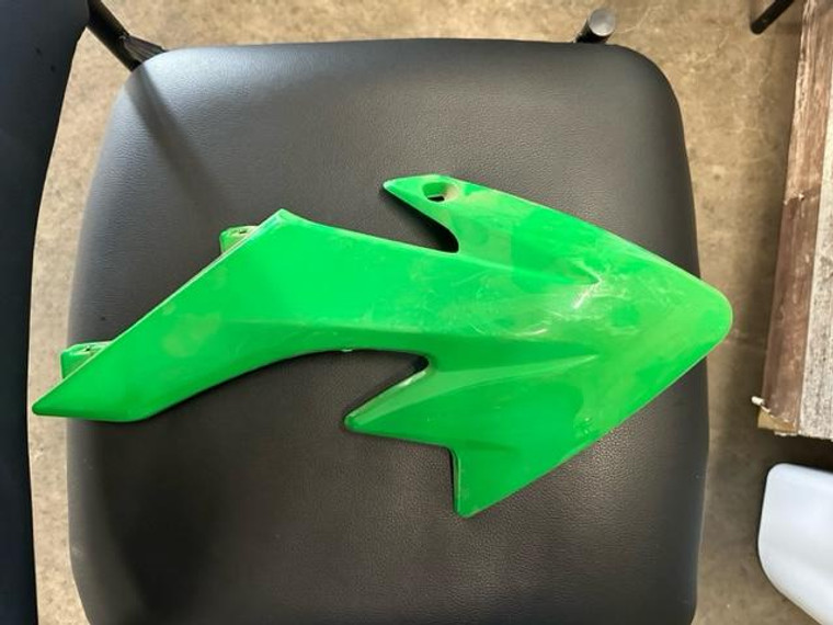 RIGHT FUEL TANK SHROUD (GREEN) (17 & OLDER) Fits SSR SR70C, SR70AUTO, SR110, SR125 RIGHT FUEL TANK SHROUD (GREEN) (17 & OLDER) Fits SSR SR70C, SR70AUTO, SR110, SR125