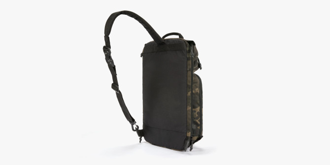 VIKTOS Upscale XL Slingbag in Black Multicam, a versatile range backpack with padded laptop compartment.