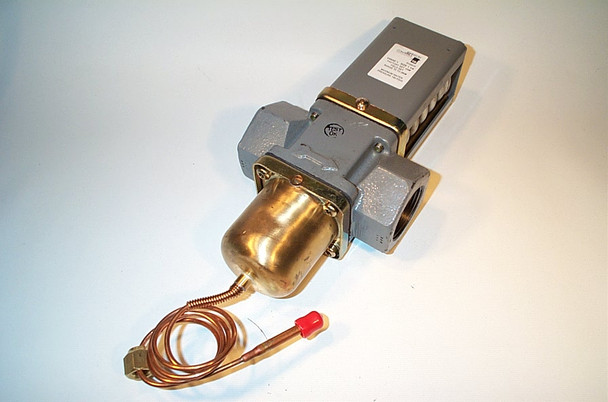 Johnson Controls V46AE-1 1 1/4"70/260#,# Actuated H20 Regulating Valve