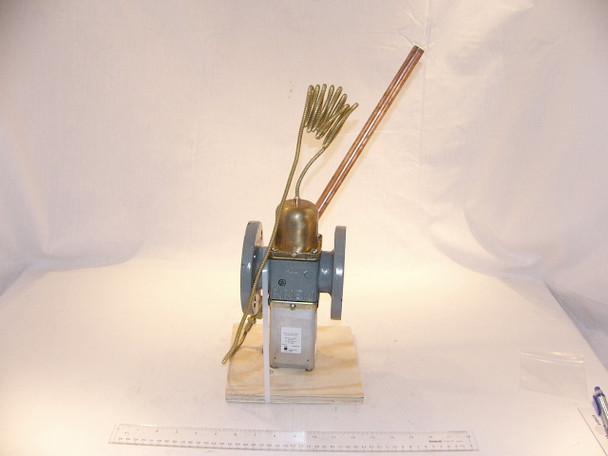 Johnson Controls V47AR-1 1 1/2" 75/135F Cross Ambient