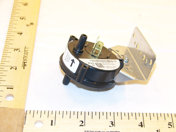 York Controls S1-024-23285-700 -0.53"WC SPST Pressure Switch