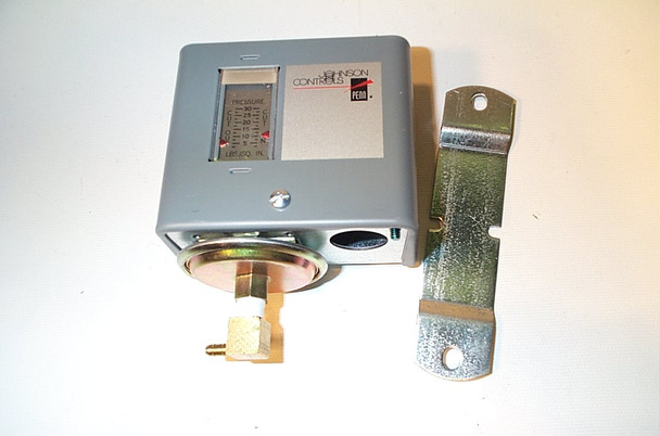 Johnson Controls P67AA-1 Dpst,Open-Lo,3/30# Low # Switch