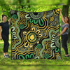 Australia Aboriginal Quilt - Aboriginal Art Style Green Background Quilt