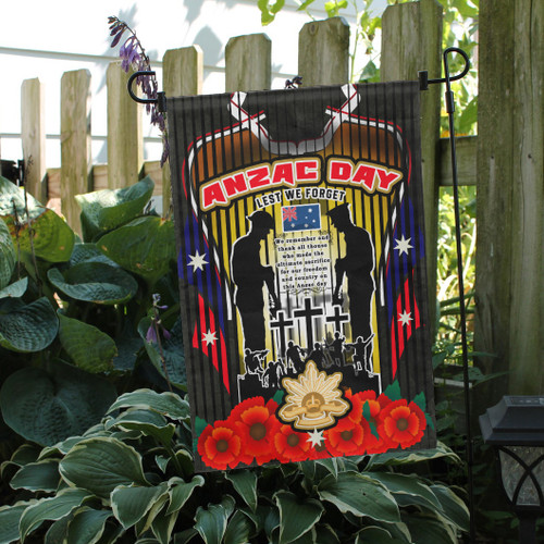 Australia Anzac Day Flag -  Anzac Day '' Lest We Forget '' Quotes With Stripes Pattrns Flag