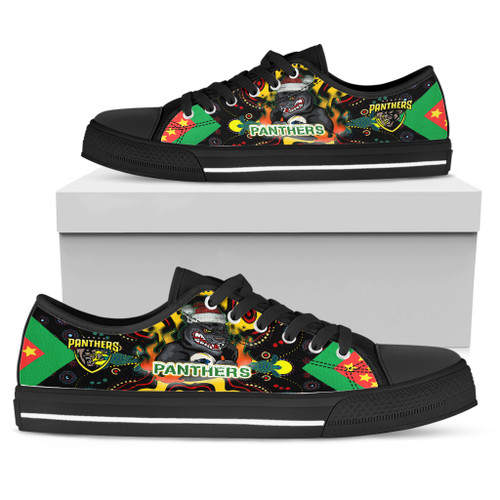Penrith Christmas Low Top Shoes - Merry Christmas Indigenous Penrith Low Top Shoes Penrith Christmas Low Top Shoes - Merry Christmas Indigenous Penrith Low Top Shoes