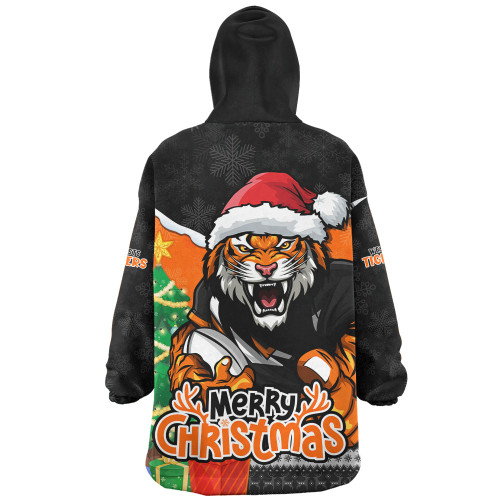 Wests Tigers Snug Hoodie Santa Scoring Touchdown On Christmas Game Day