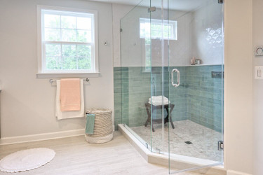 4 Glass Shower Ideas for a Modern Bathroom