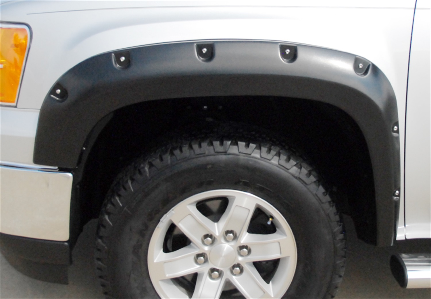 Lund RX109TA Elite Series Black Rivet Style Textured Finish Front Fender Flares for 2007-2013 Sierra 1500-RX109TA