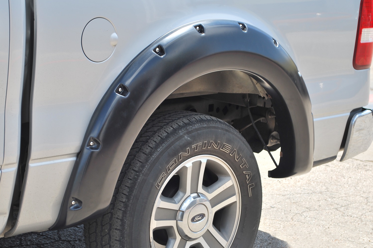 Lund RX310TB Elite Series Black Rivet Style Textured Finish Rear Fender Flares for 2004-2008 Ford F-150 (Excludes Stepside)-RX310TB