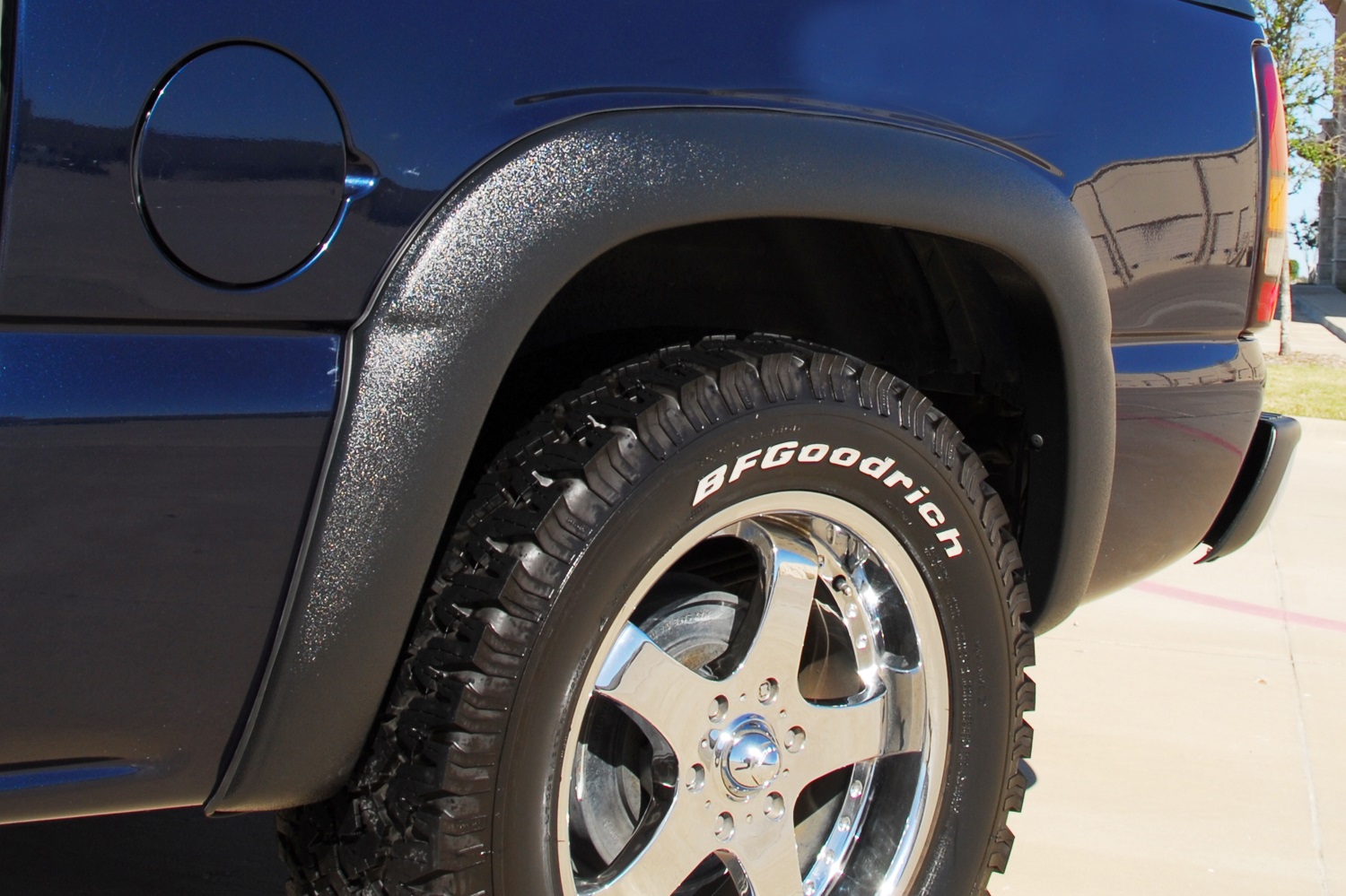 Lund SX103SB Elite Series Black Sport Style Smooth Finish Rear Fender Flares for 1999-07 Silverado and Sierra 1500; 01-04 Silverado and Sierra 2500; 01-06 Silverado and Sierra 3500 (Excl Dually and Stepside)-SX103SB