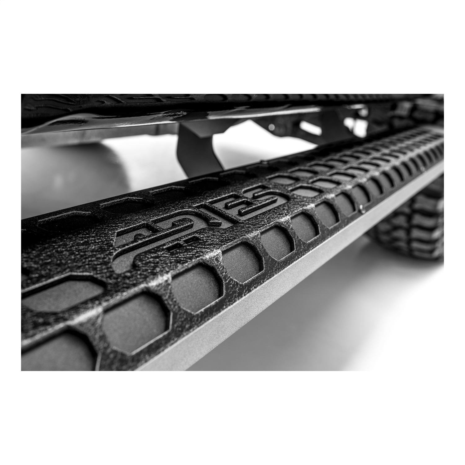 5.5 AdvantEDGE Side Bar with Brackets, Black Powder Coat 2556022