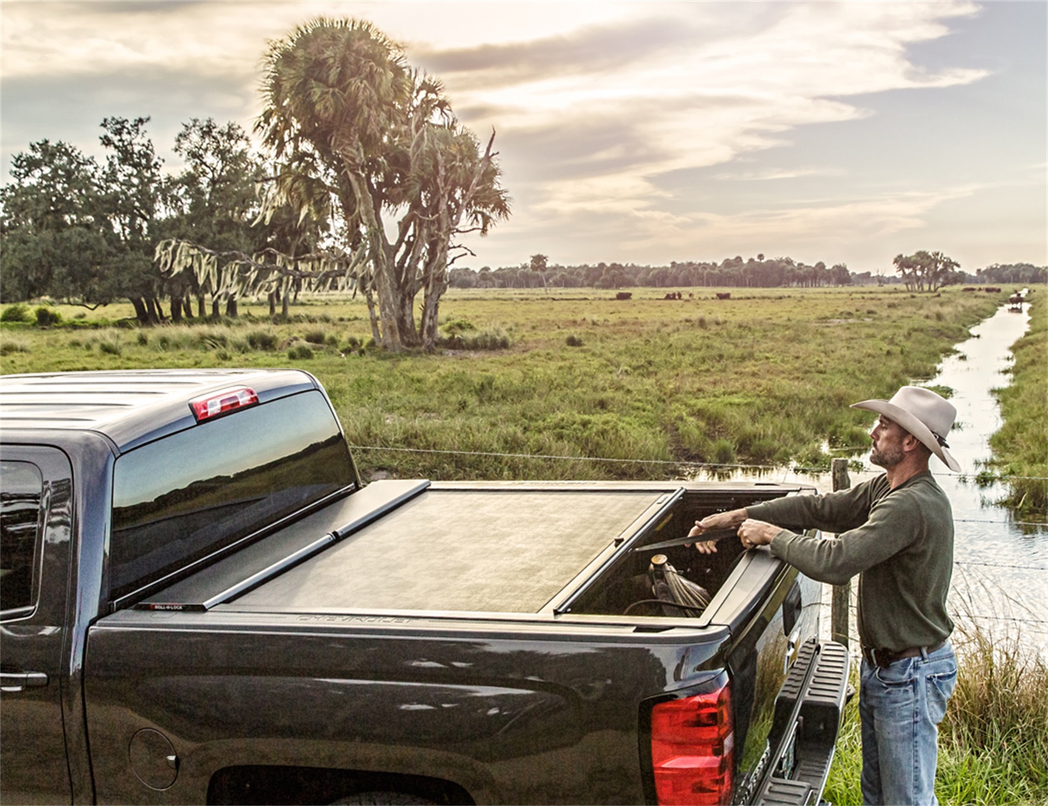 M-Series Retractable Truck Bed Cover LG226M