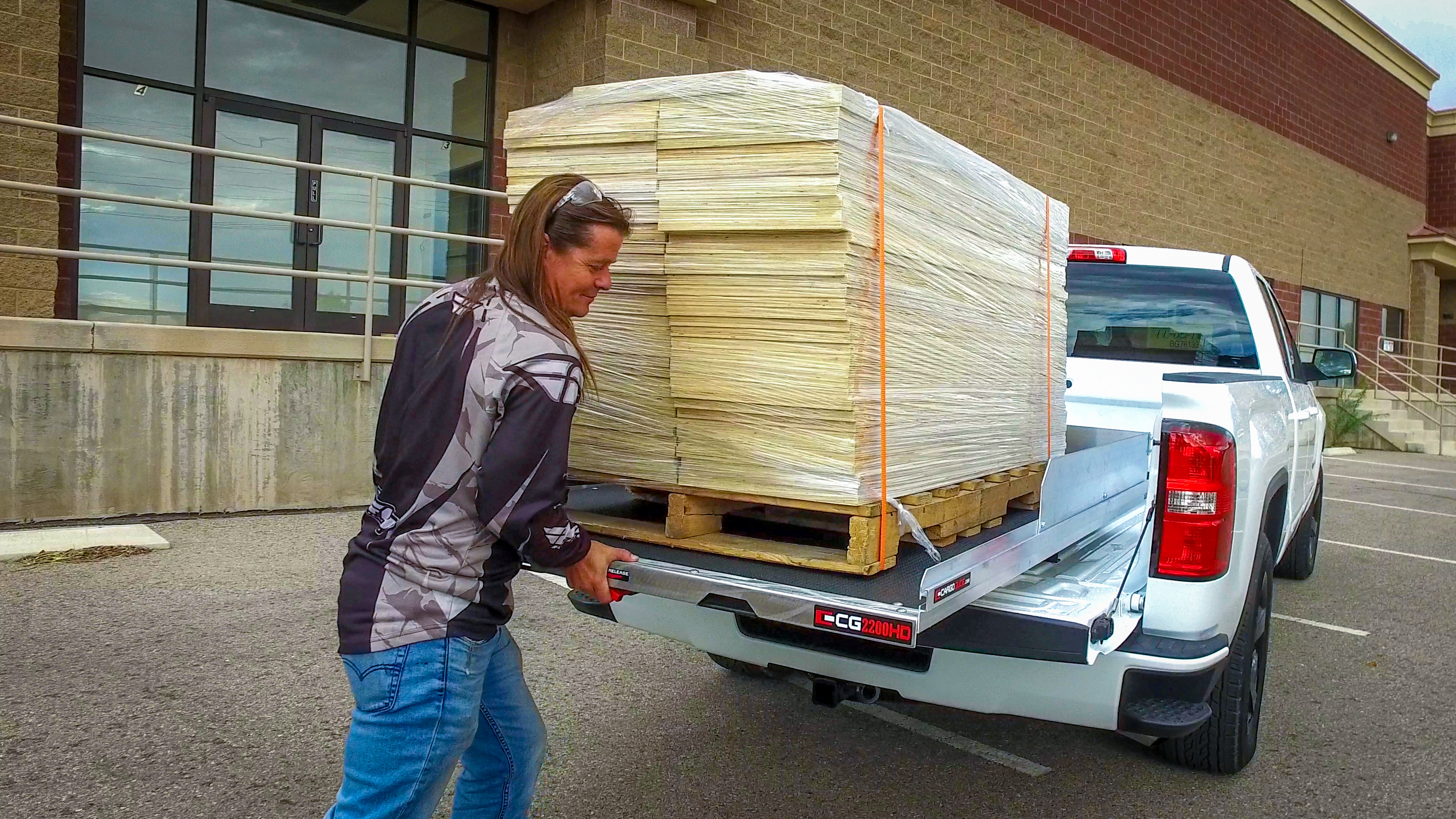 Slide Out Cargo Tray, 2200 lb capacity, 65% ext 8 bearings, Alum Tie-Down Rails CG2200HD-9546