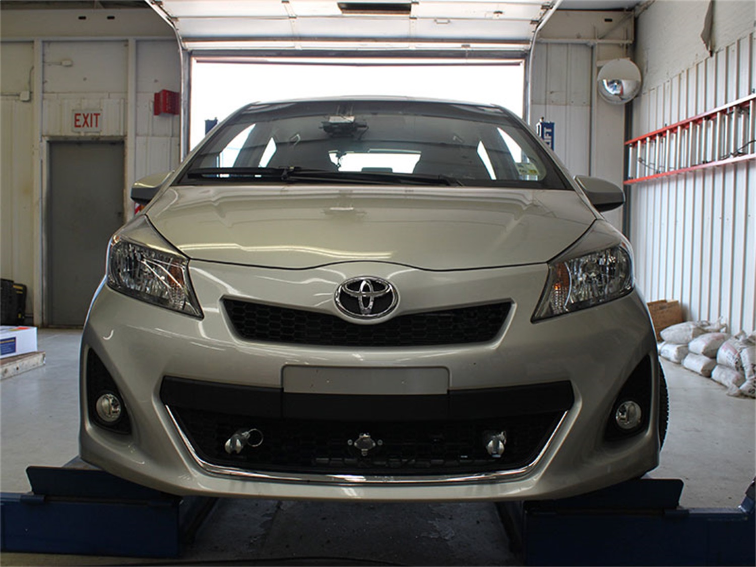 Tow Bar Base Plate, Toyota Yaris Liftback BX3783