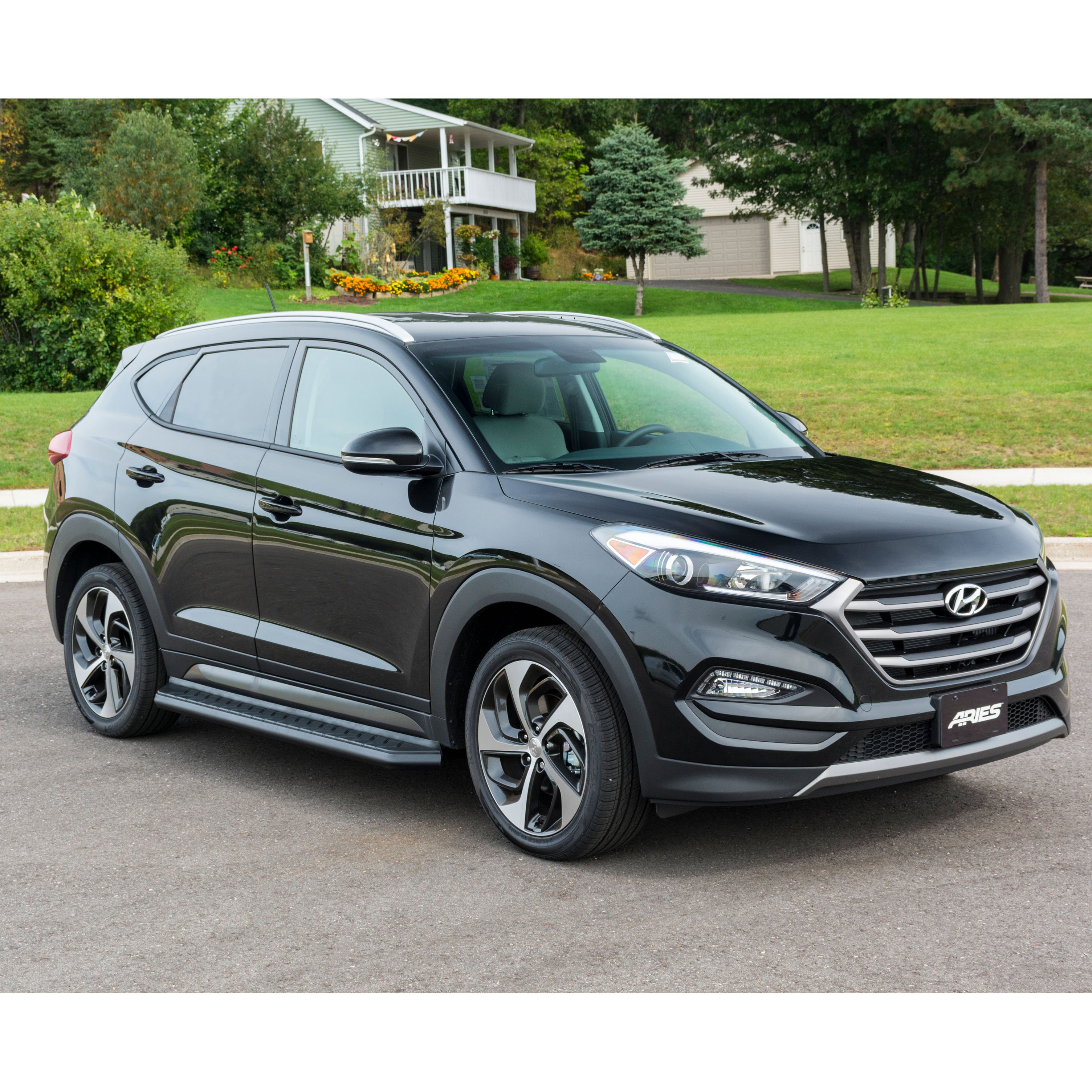 AeroTread 5" x 70" Black Stainless Running Boards, Select Hyundai Tucson 2061019