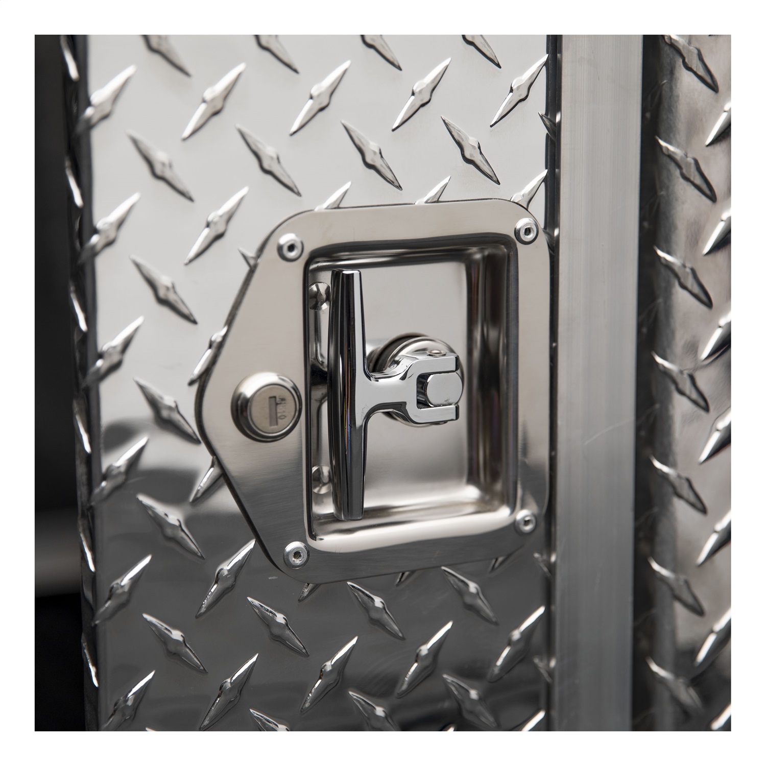 Bright Aluminum 36" x 36" Single-Door Dog Box - DB-3636