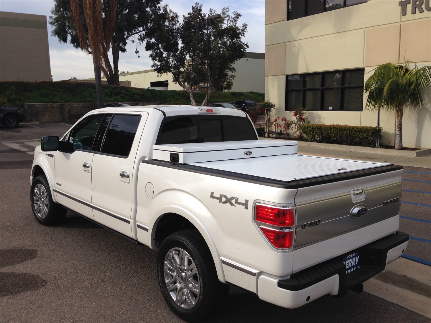Full Size Toolbox and Hard Retractable Roll-up Tonneau Cover Combination CRT443WHITE