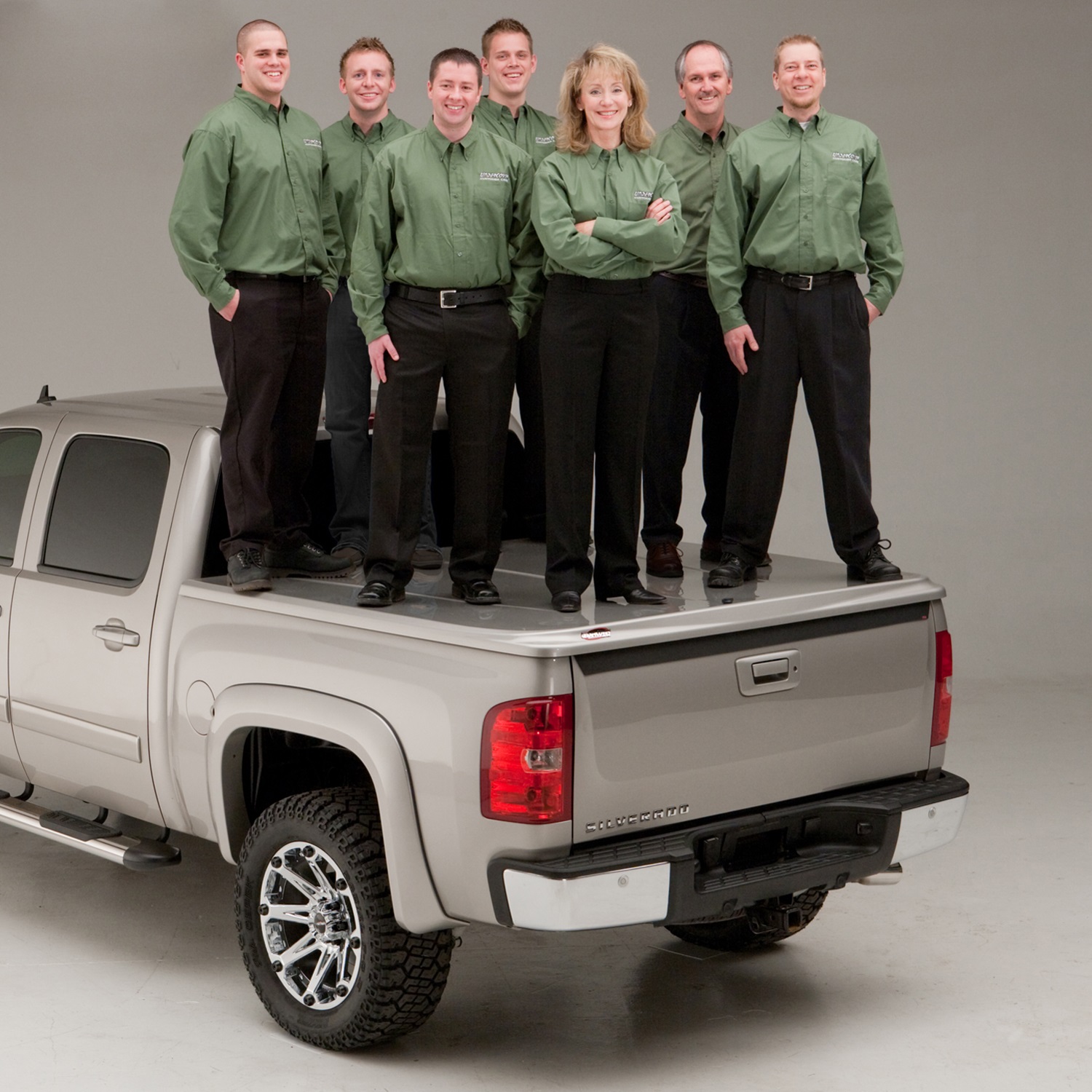 UnderCover LUX 2019-2024 (New Body Style) Ram 1500 6' 4 Bed, Quad/Mega Cab with Single Rear Wheels without RamBox without Multifunction Tailgate - PR4 - Flame Red UC3116L-PR4