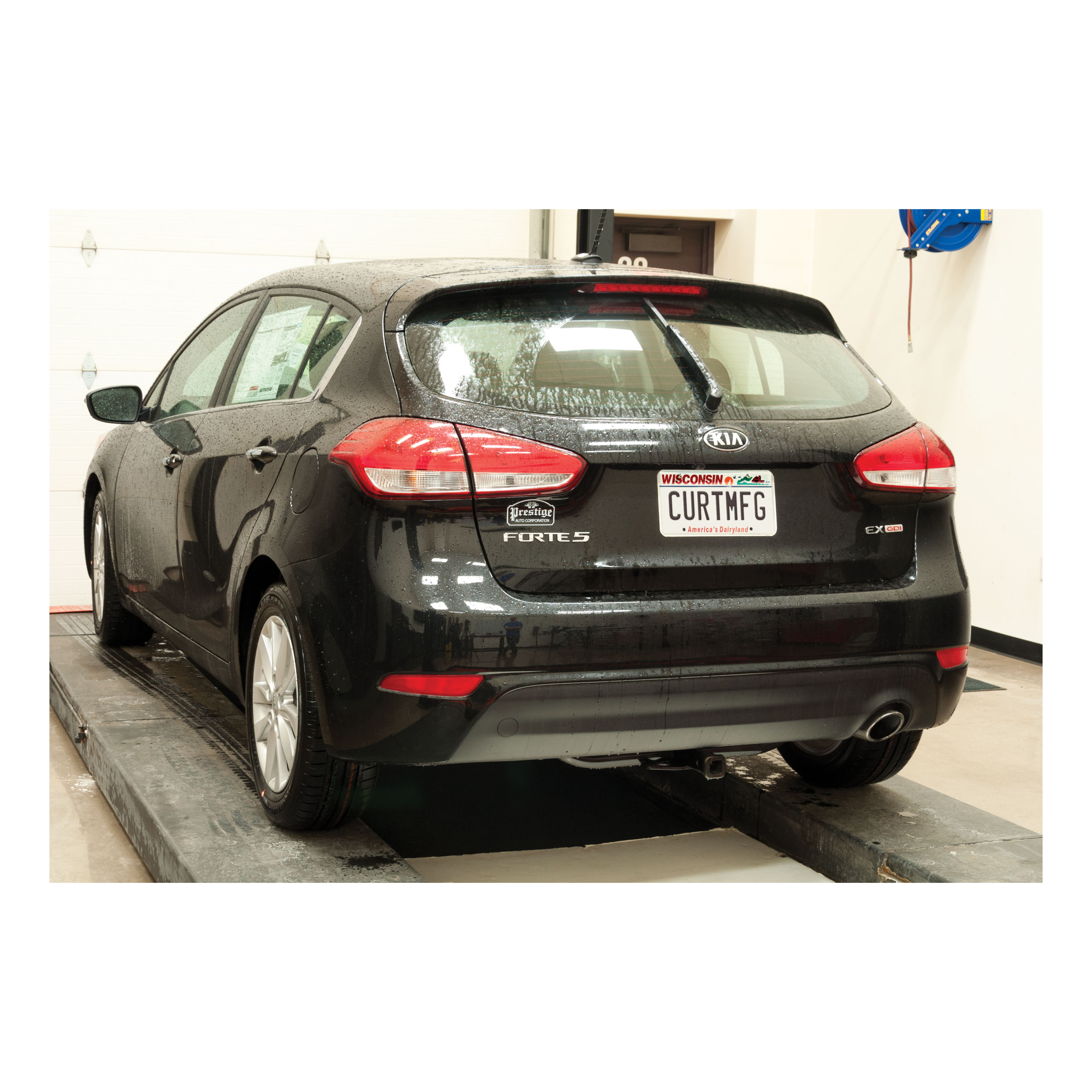 Class 1 Trailer Hitch, 1-1/4 Receiver, Select Kia Forte5 11395