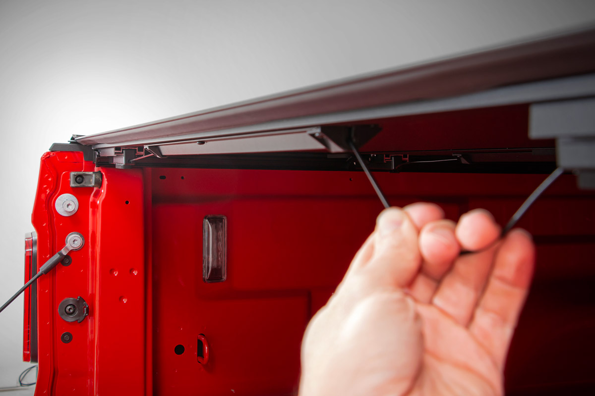 Ford Low Profile Hard Tri-Fold Tonneau Cover (04-14 F150 | 5.5' Bed) 47214550