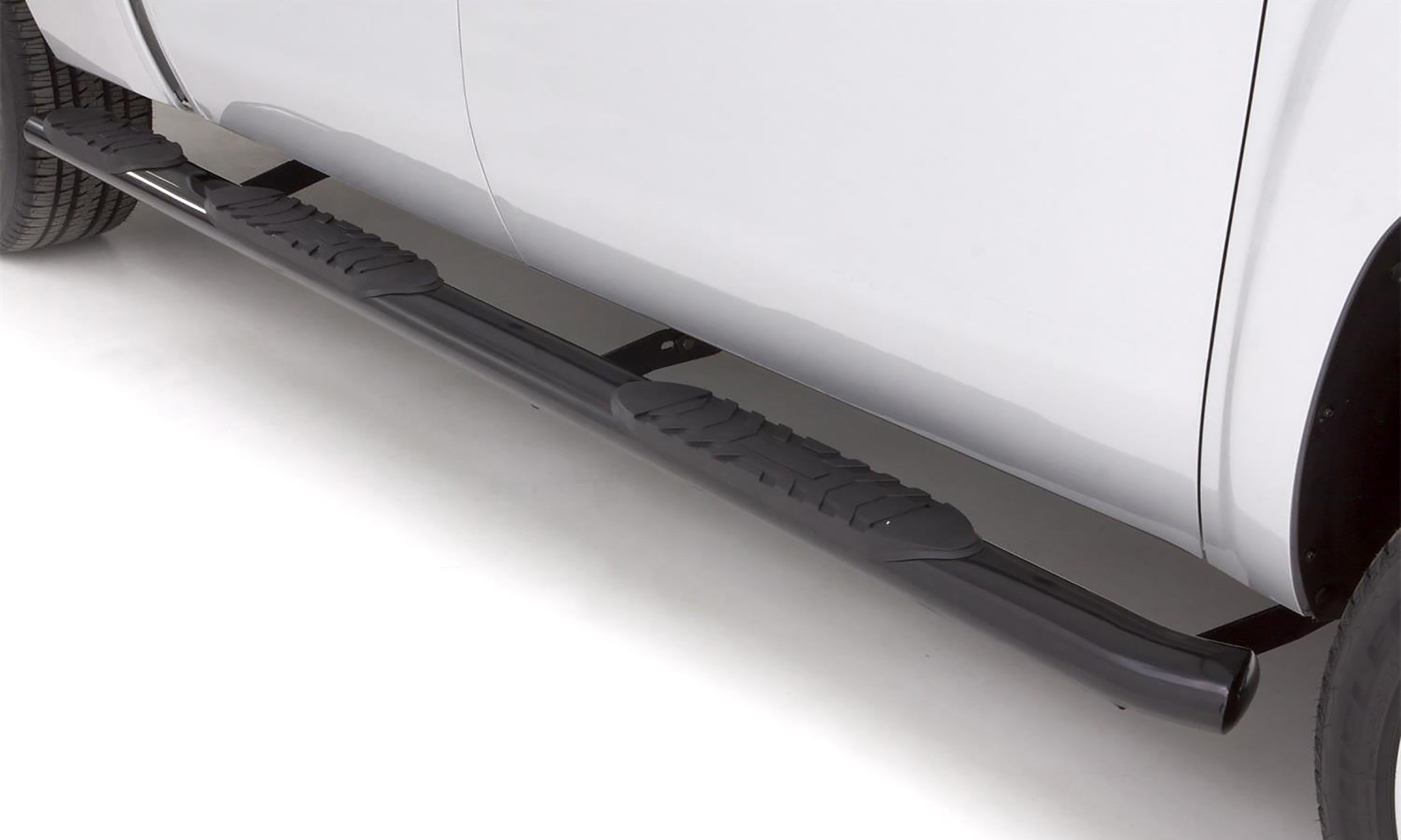 Lund 260110007 Black Steel 5 Inch Oval Wheel-to-Wheel Nerf Bars for 1999-2016 Ford F-250/F-350/F-450 Super Duty Crew Cab with 6.5 Ft. Bed; Rocker Panel Mount-260110007
