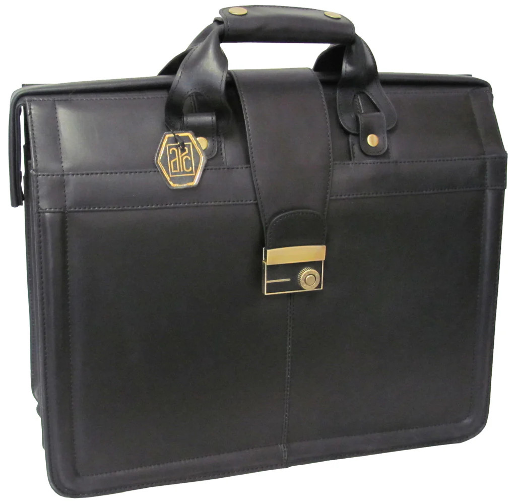 ameri leather mens travel toiletry bag apc Amerileather (#26-023) Leather Toiletry Bag in rich brown genuine leather with a waterproof interior lining that shields grooming supplies from spills during business trips and weekend getaways Amerileather Leather Toiletry Bag Brown