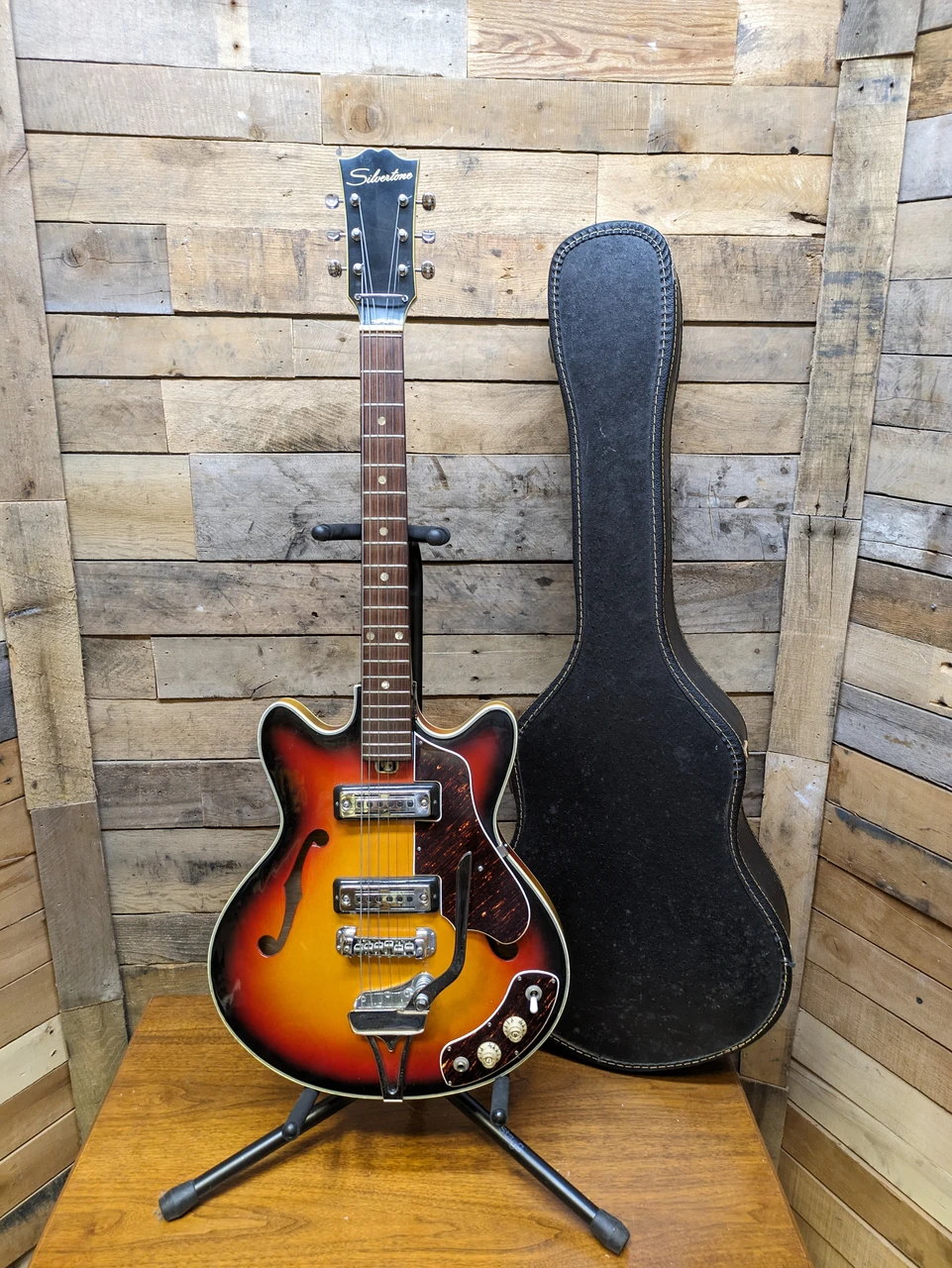 Vintage Silvertone Electric Guitarnull