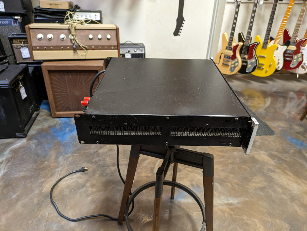 Crown Micro-Tech 600 Rack Mount Pro Audio Power Amp Amplifier