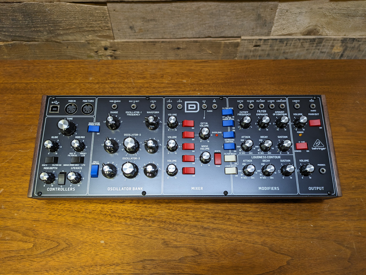 Behringer Model D Analog Desktop Mono Synthesizer Black