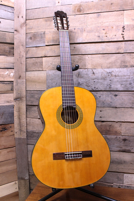 Suzuki SCG-10 Classical Acoustic Guitar
