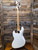 Fender Player Fretless Jazz Bass - Polar White with Pau Ferro Fingerboard