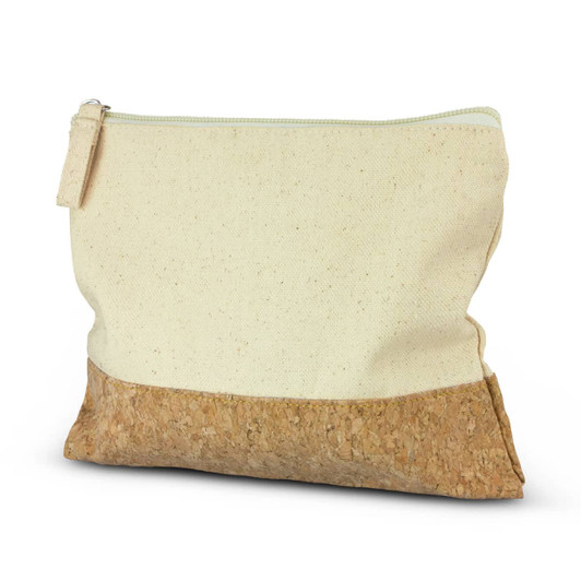 A pencil case in beige fabric with a natural cork bottom, featuring a zip closure and a small tag.