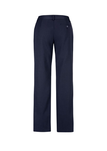 Relaxed women’s pants in navy, featuring a back pocket and a simple design. Contains a brand logo.