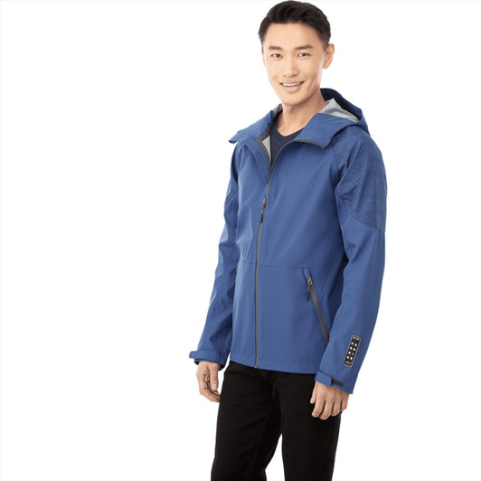 A blue softshell jacket for men with a hood and a logo, featuring two zippered pockets.
