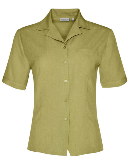 A short sleeve overblouse in a light green colour, featuring a collar and a front pocket. 