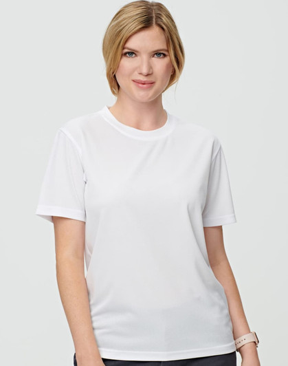 A short sleeve white tee featuring a classic design and a logo on the chest. Ideal for casual wear.