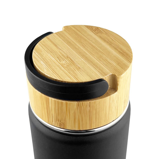 A drink bottle with a black body and a bamboo lid, featuring a sleek design and a logo.