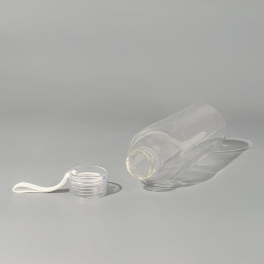 A drink bottle made of clear borosilicate glass, featuring a white lid and a minimalist design.