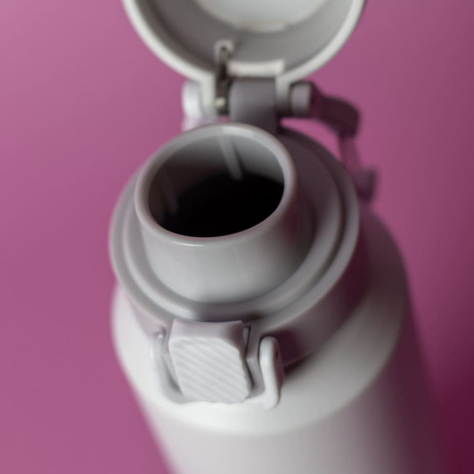 A drink bottle in grey with a cap and a spout, featuring a logo on the side.