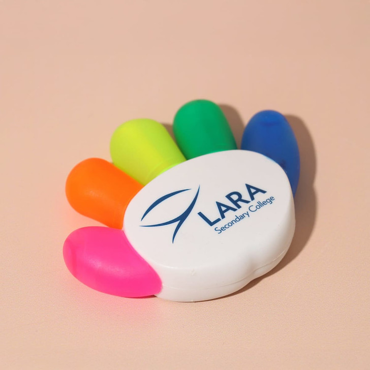 A highlighter shaped like a hand with pink, orange, green, blue, and yellow tips, featuring a logo on a white base.
