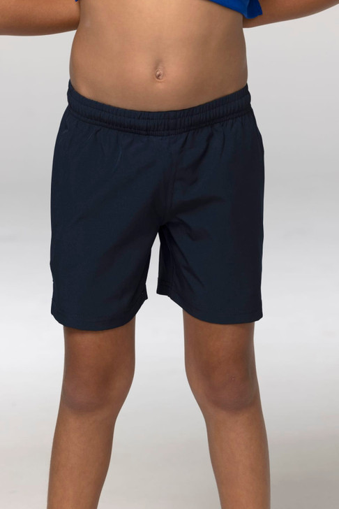 Navy training shorts for kids with an elastic waistband, suitable for sports activities. Features a small logo.