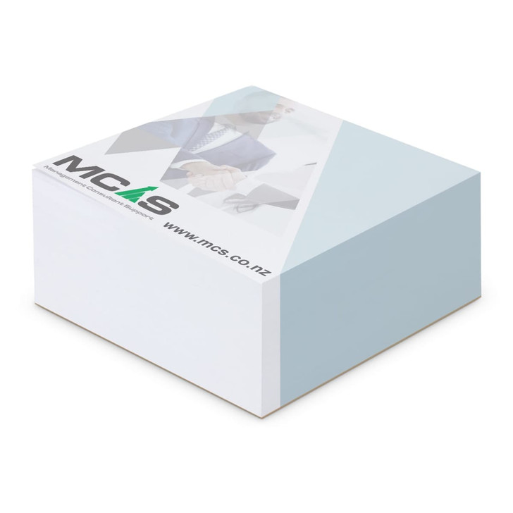 A memo cube notepad with 400 leaves, featuring a light blue top and a white base, along with a logo.