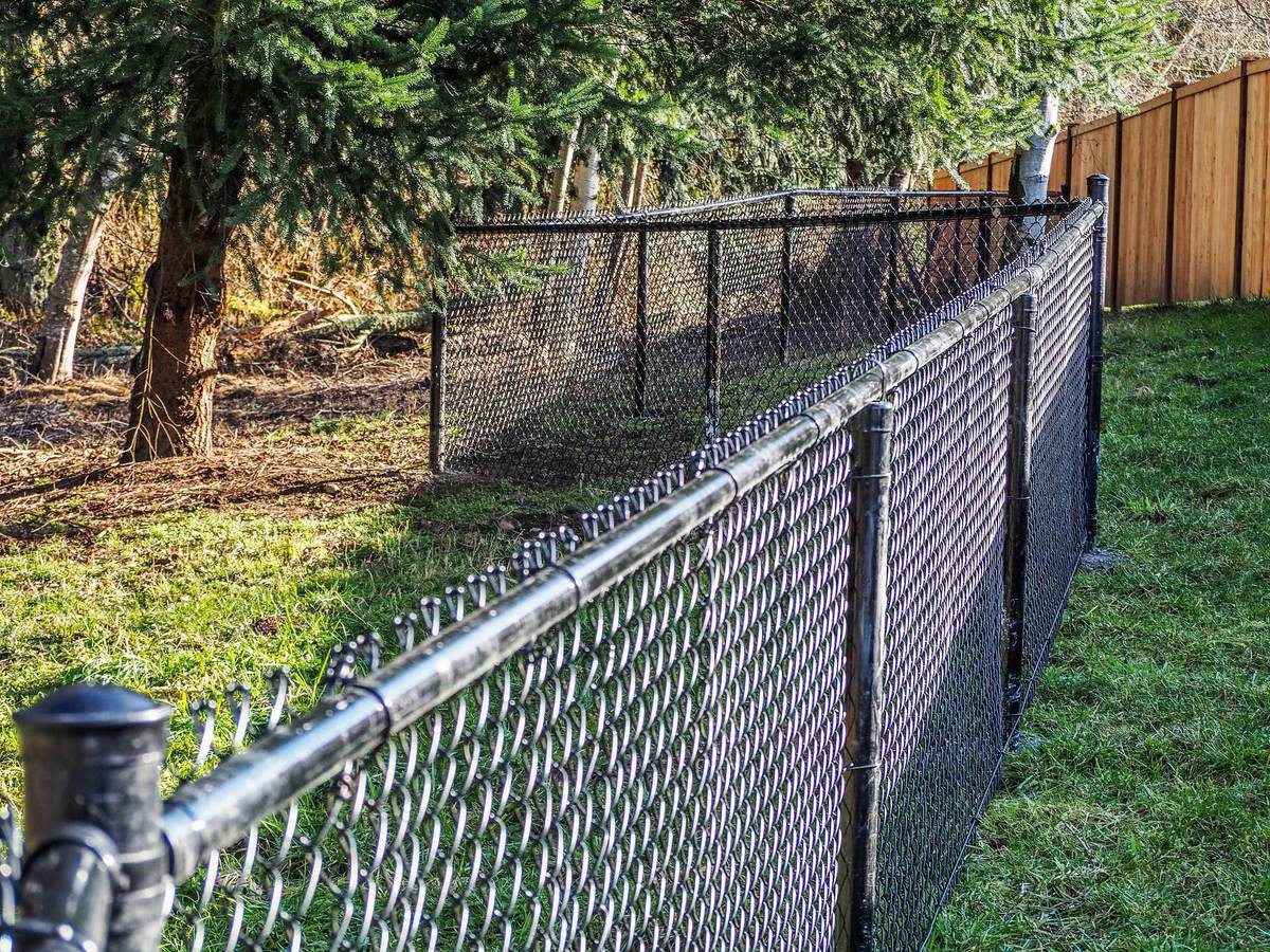 What Is Chain Link Fence Made Of And How Is It Made? Atlanta Post Caps
