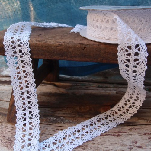 1" wide x 10 yards White Floral Pattern Cotton Crochet Lace Ribbon for Decorating, Floral Designing and Crafts