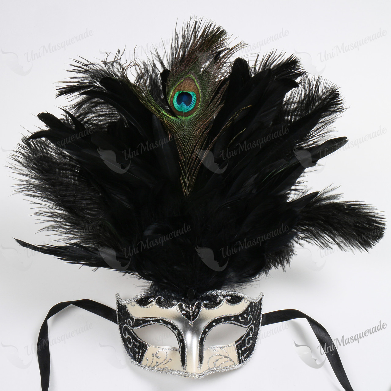 Feathered Cigno Masquerade Mask – White and Gold