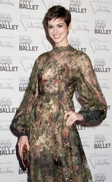 Anne Hathaway looks lovely in floral gown