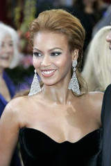 Beyonce shows off her baby bump and bling