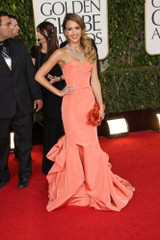 Jessica Alba rocks gorgeous gown to Golden Globes