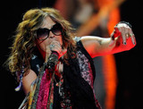 Steven Tyler announces engagement, fiance shows off ring